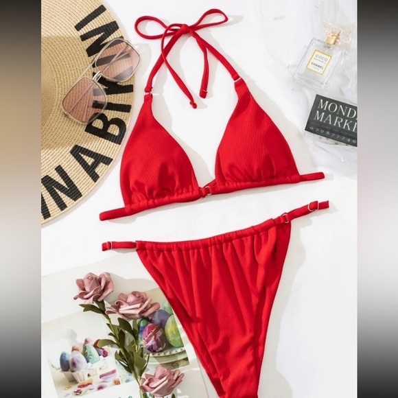 Bikini - Picture 2 of 4